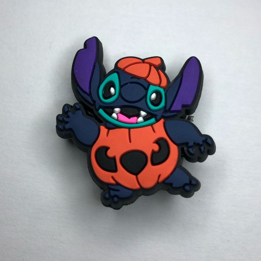 10$13 Stitch Shoes Charm